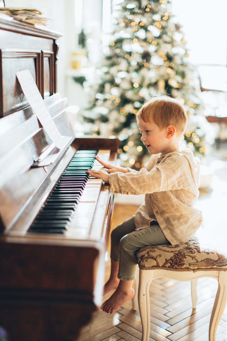 Live piano Christmas music
